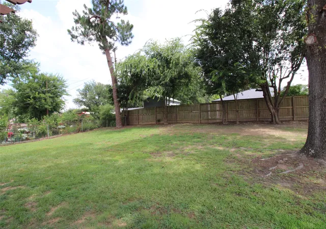 Photo 24 of Single family home for sale at 818 E Clinton, Athens, TX 75751 | MLS# 21086646 | Listing updated on 2026-08-28