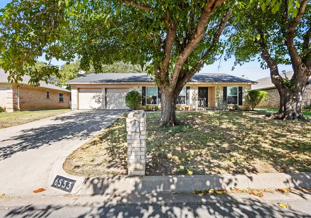 Photo 3 of Single family home for sale at 6533 Circleview Dr, North Richland Hills, TX 76180 | MLS# 21086659 | Listing updated on 2026-08-22