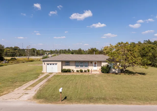 Single family home for sale at 429 E Ohio St, Van, TX 75790 | MLS# 21086711