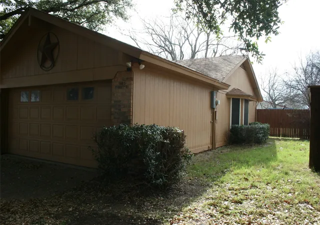 Homes for sale in Cleburne, TX | 2205 Towne North Dr, Cleburne, TX 76033 | MLS# 21087730
