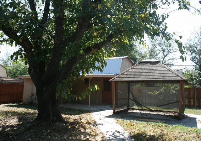 Photo 2 of Sale Pending at 2205 Towne North Dr, Cleburne, TX 76033 | MLS# 21087730 | Listing updated on 2026-08-22
