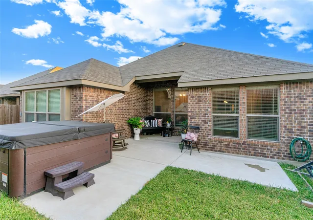 Photo 4 of Single family home for sale at 120 Cheryl Dr, Keene, TX 76059 | MLS# 21079323 | Listing updated on 2026-08-29