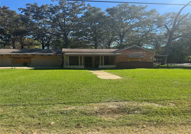 Photo 2 of Single family home for sale at 7045 Elsie St, Shreveport, LA 71108 | MLS# 21088286 | Listing updated on 2026-07-28