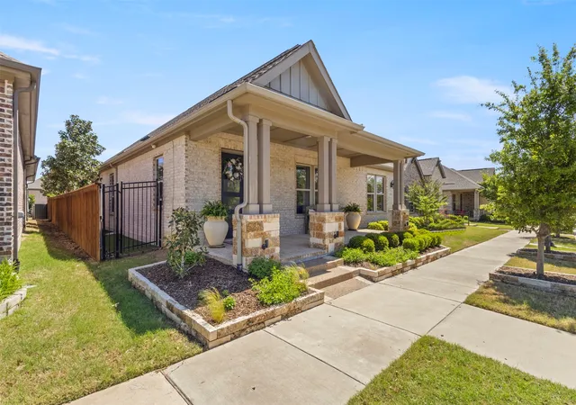 Photo 1 of Single family home for sale at 4825 Beaver Creek Dr, Arlington, TX 76005 | MLS# 21084488 | Listing updated on 2026-09-28