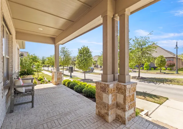 Photo 4 of Single family home for sale at 4825 Beaver Creek Dr, Arlington, TX 76005 | MLS# 21084488 | Listing updated on 2026-09-28
