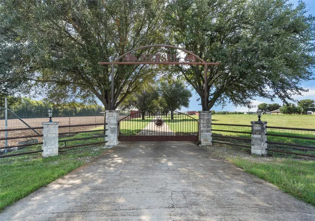 Homes for sale in Mc Gregor, TX | 5112 Old Caufield Ranch Rd, Mc Gregor, TX 76657 | MLS# 21024609