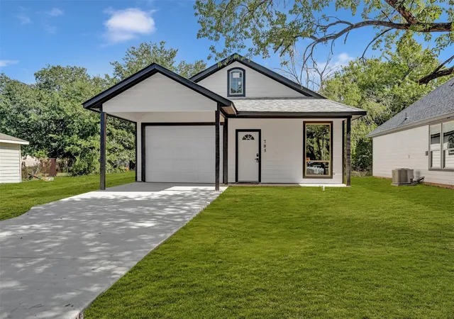 Homes for sale in Denison, TX | 705 E Hanna St, Denison, TX 75021 | MLS# 21089344