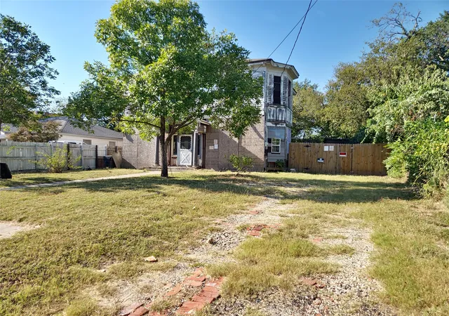 Homes for sale in Corsicana, TX | 650 W 6Th Ave, Corsicana, TX 75110 | MLS# 21089535