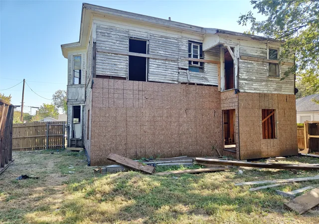 Homes for sale in Corsicana, TX | 650 W 6Th Ave, Corsicana, TX 75110 | MLS# 21089535