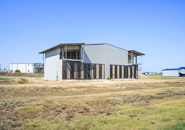 Listing Photo 5 - Condo for sale in building located at 15850 Salado Airport Rd, Salado, TX 76571 - Unit #73 & 74