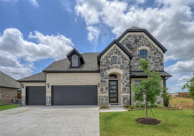 Photo 3 of Sale Pending at 2129 Stone River Blvd, Royse City, TX 75789 | MLS# 21090502 | Listing updated on 2026-08-30