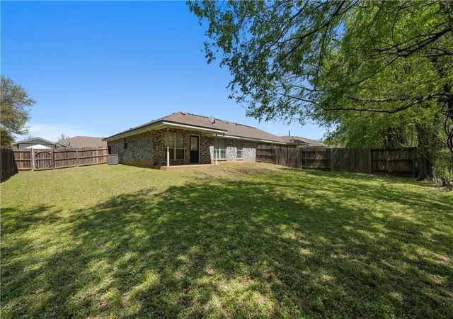 Homes for sale in Lacy Lakeview, TX | 860 N Lacy Drive, Lacy Lakeview, TX 76705 | Houzeo