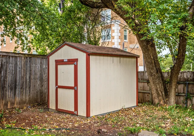 25th image of 2303 Mistletoe Dr, Fort Worth, TX 76110 | MLS# 21091394