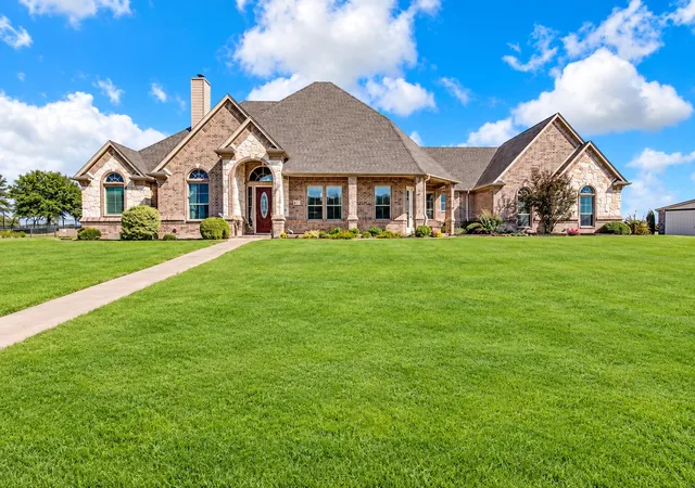 Photo 2 of Single family home for sale at 117 Citation Dr, Cresson, TX 76035 | MLS# 21091389 | Listing updated on 2026-09-15