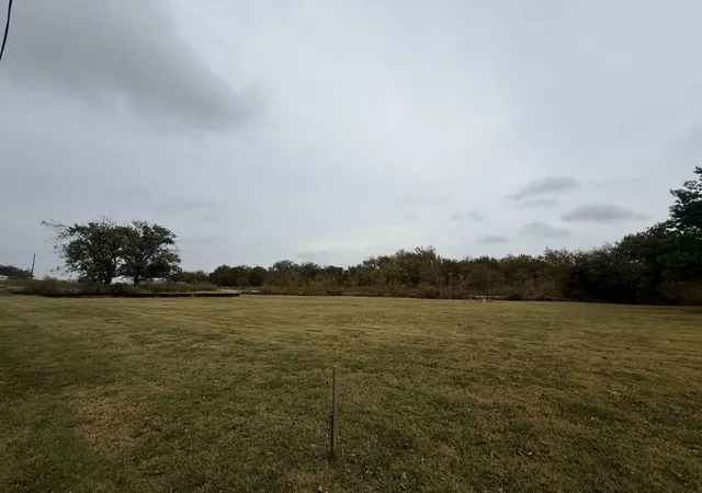 Photo 4 of Sale Pending at 368 S Chambers Ave, Corsicana, TX 75110 | MLS# 21092111 | Listing updated on 2026-07-31