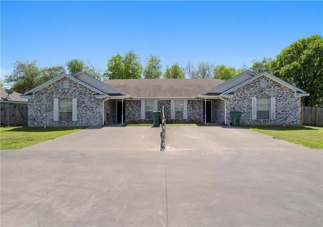 Homes for sale in Lacy Lakeview, TX | 860 N Lacy Dr #1-8, Lacy Lakeview, TX 76705 | MLS# 21092188
