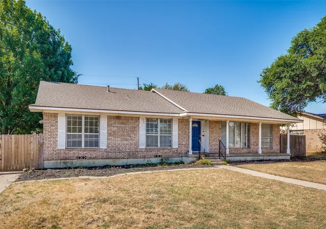 Photo 2 of Single family home for sale at 1319 Tulane Dr, Denton, TX 76201 | MLS# 21086255 | Listing updated on 2026-08-23