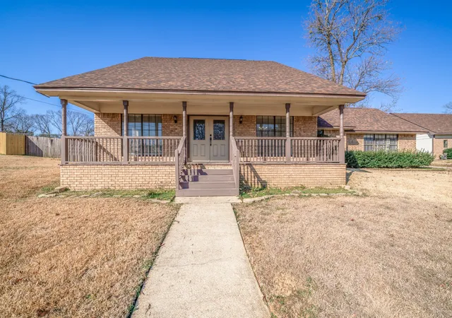 Photo 1 of Sale Pending at 2801 Northridge Dr, Longview, TX 75605 | MLS# 21089664 | Listing updated on 2026-09-22