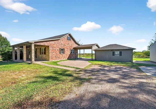 Photo 3 of Single family home for sale at 2166 Old Southmayd Rd, Sherman, TX 75092 | MLS# 21092720 | Listing updated on 2026-07-23
