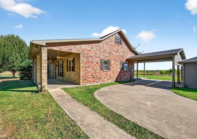 Photo 3 of Single family home for sale at 2166 Old Southmayd Rd, Sherman, TX 75092 | MLS# 21092720 | Listing updated on 2026-07-23