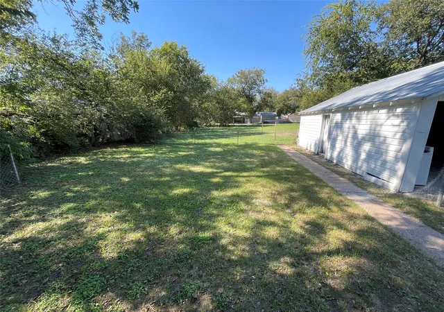 Homes for sale in Bowie, TX | 800 Jefferson St, Bowie, TX 76230 | MLS# 21092683