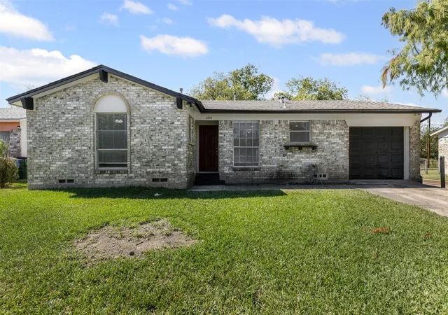 3rd image of 3925 Sapling Dr, Balch Springs, TX 75180 | MLS# 21089003