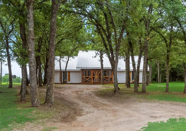 Photo 1 of Single family home for sale at 1402 Posey Brewer Rd, Sunset, TX 76270 | MLS# 21086057 | Listing updated on 2026-08-28