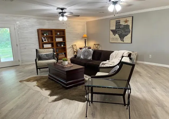 Photo 3 of Single family home for sale at 1402 Posey Brewer Rd, Sunset, TX 76270 | MLS# 21086057 | Listing updated on 2026-08-28