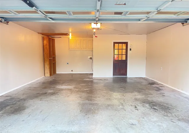 Photo 2 of Sale Pending at 158 Poinsettia Cir, Terrell, TX 75160 | MLS# 21090660 | Listing updated on 2026-07-04