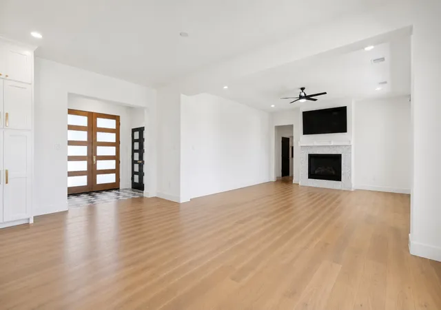 Photo 3 of Single family home for sale at 1208 Eagles Bluff Dr, Weatherford, TX 76087 | MLS# 21082540 | Listing updated on 2026-08-22