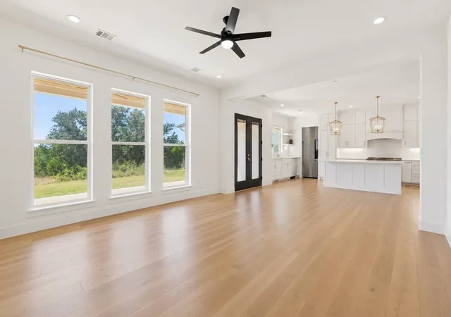 Photo 4 of Single family home for sale at 1208 Eagles Bluff Dr, Weatherford, TX 76087 | MLS# 21082540 | Listing updated on 2026-08-22