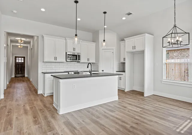 5th image of 102 Maverick Trl, Valley View, TX 76272 | MLS# 21094161