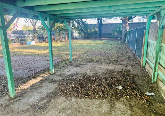 Photo 3 of Single family home for sale at 106 Columbia St, Cleburne, TX 76031 | MLS# 21090581 | Listing updated on 2026-07-04