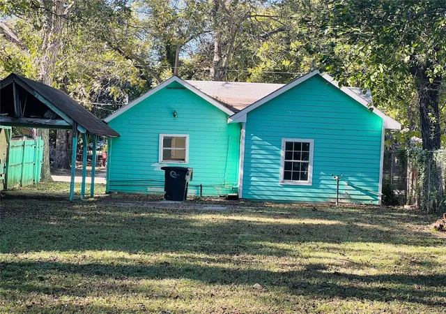 Photo 4 of Single family home for sale at 106 Columbia St, Cleburne, TX 76031 | MLS# 21090581 | Listing updated on 2026-07-04