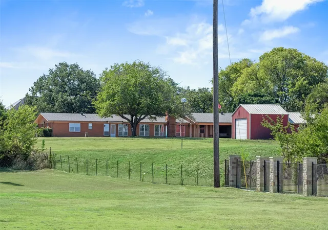 Homes for sale in Grapevine, TX | 3055 Midway Rd, Grapevine, TX 76092 | MLS# 21094324