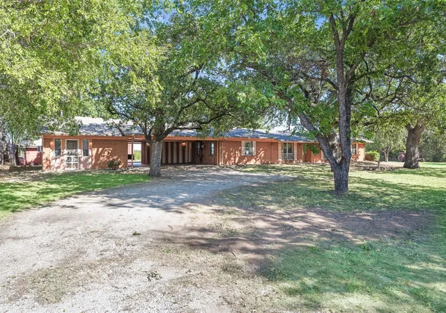 Homes for sale in Grapevine, TX | 3055 Midway Rd, Grapevine, TX 76092 | MLS# 21094324