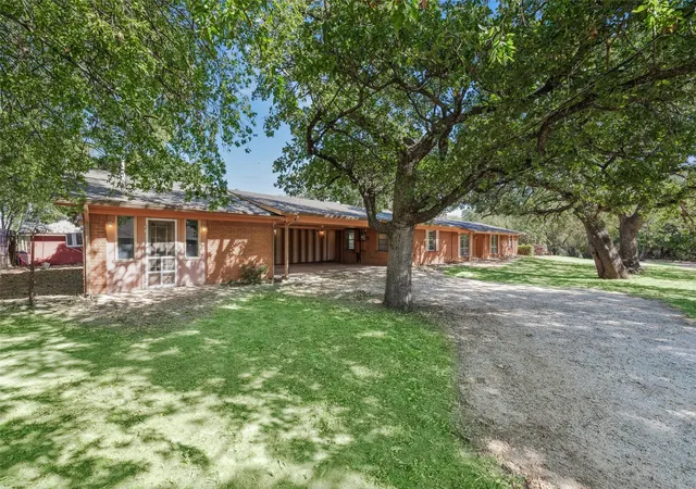 Homes for sale in Grapevine, TX | 3055 Midway Rd, Grapevine, TX 76092 | MLS# 21094324