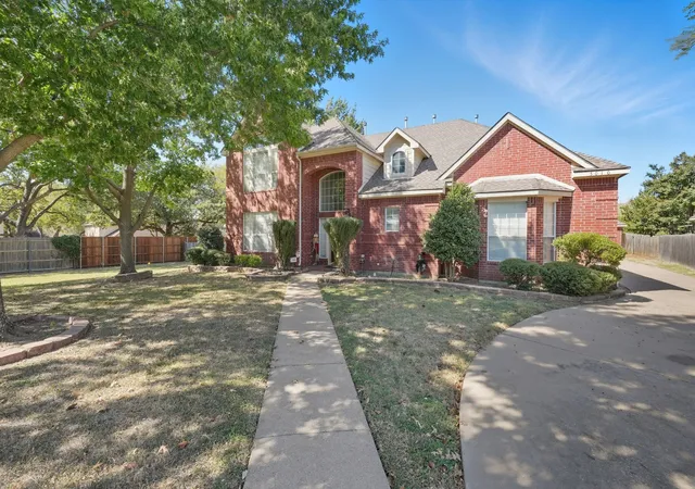Photo 1 of Single family home for sale at 5010 Coventry Ln, Arlington, TX 76017 | MLS# 21092929 | Listing updated on 2026-07-07