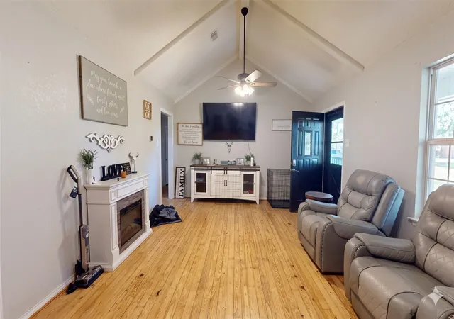 Photo 1 of Single family home for sale at 32894 County Road 2142, Kemp, TX 75143 | MLS# 21093576 | Listing updated on 2026-09-17