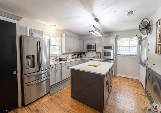 Photo 2 of Single family home for sale at 32894 County Road 2142, Kemp, TX 75143 | MLS# 21093576 | Listing updated on 2026-09-17