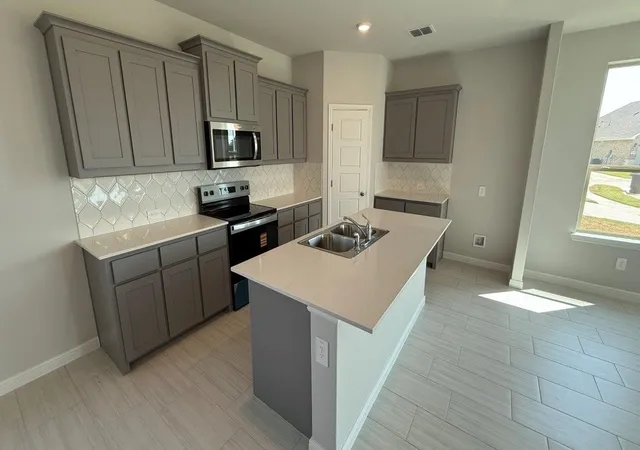 Photo 2 of Sale Pending at 312 Gallant Man Ct, Granbury, TX 76049 | MLS# 21094855 | Listing updated on 2026-08-27