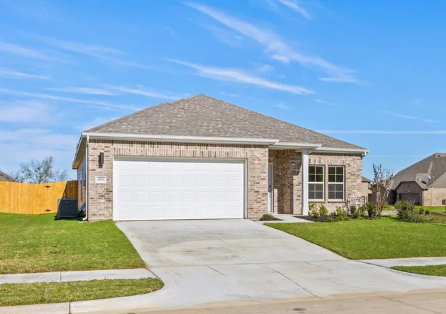 Photo 2 of Sale Pending at 1001 Park Oak Ln, Crowley, TX 76036 | MLS# 21095372 | Listing updated on 2026-10-05