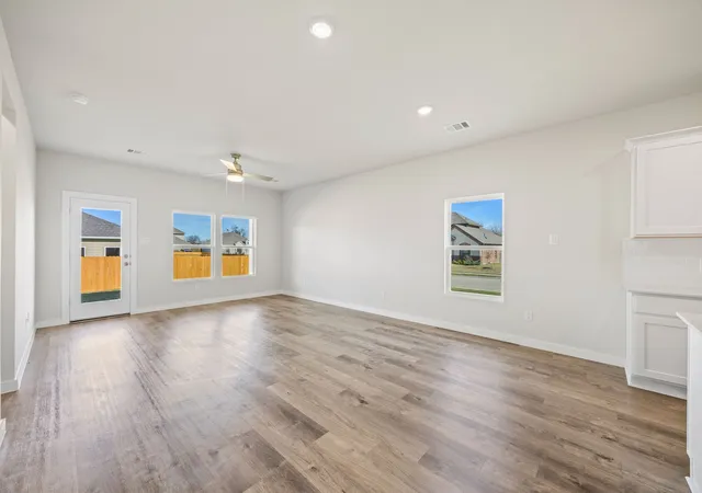 Photo 3 of Sale Pending at 1001 Park Oak Ln, Crowley, TX 76036 | MLS# 21095372 | Listing updated on 2026-10-05