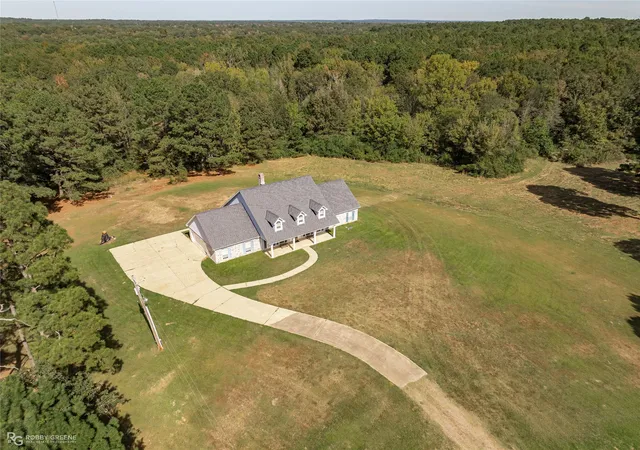 Photo 3 of Single family home for sale at 8350 Jefferson Paige Rd, Shreveport, LA 71119 | MLS# 21095647 | Listing updated on 2026-08-26