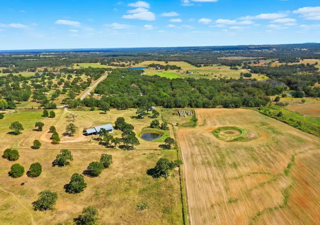 Homes for sale in Lipan, TX | 1734 Davis Rd, Lipan, TX 76462 | MLS# 21094270