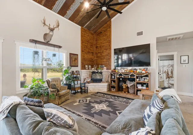 Homes for sale in Lipan, TX | 1734 Davis Rd, Lipan, TX 76462 | MLS# 21094270