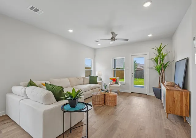 Photo 3 of Single family home for sale at 746 Carson Dr, Forney, TX 75126 | MLS# 21096396 | Listing updated on 2026-08-19