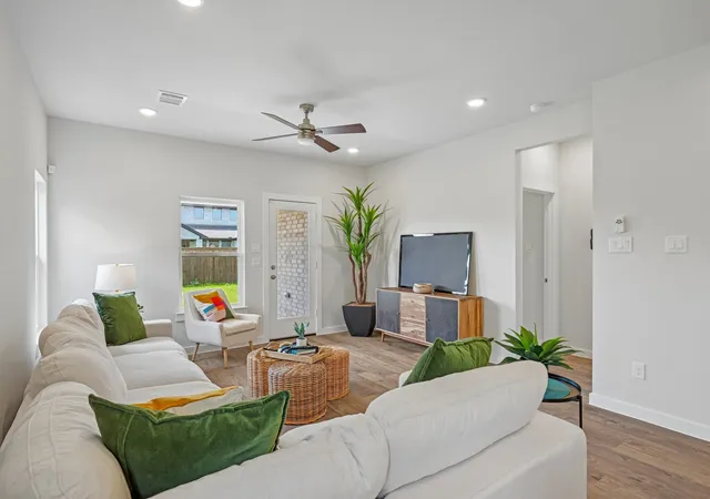 Photo 4 of Single family home for sale at 746 Carson Dr, Forney, TX 75126 | MLS# 21096396 | Listing updated on 2026-08-19