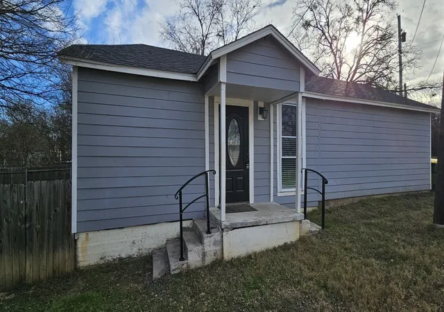 Photo 2 of Single family home for sale at 508 Gathings Ave, Covington, TX 76636 | MLS# 21096611 | Listing updated on 2026-09-01