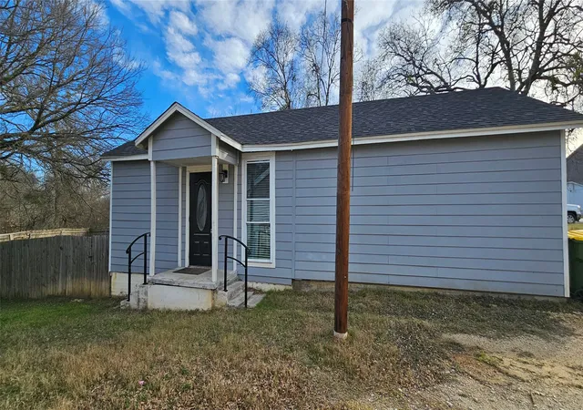 Photo 3 of Single family home for sale at 508 Gathings Ave, Covington, TX 76636 | MLS# 21096611 | Listing updated on 2026-09-01